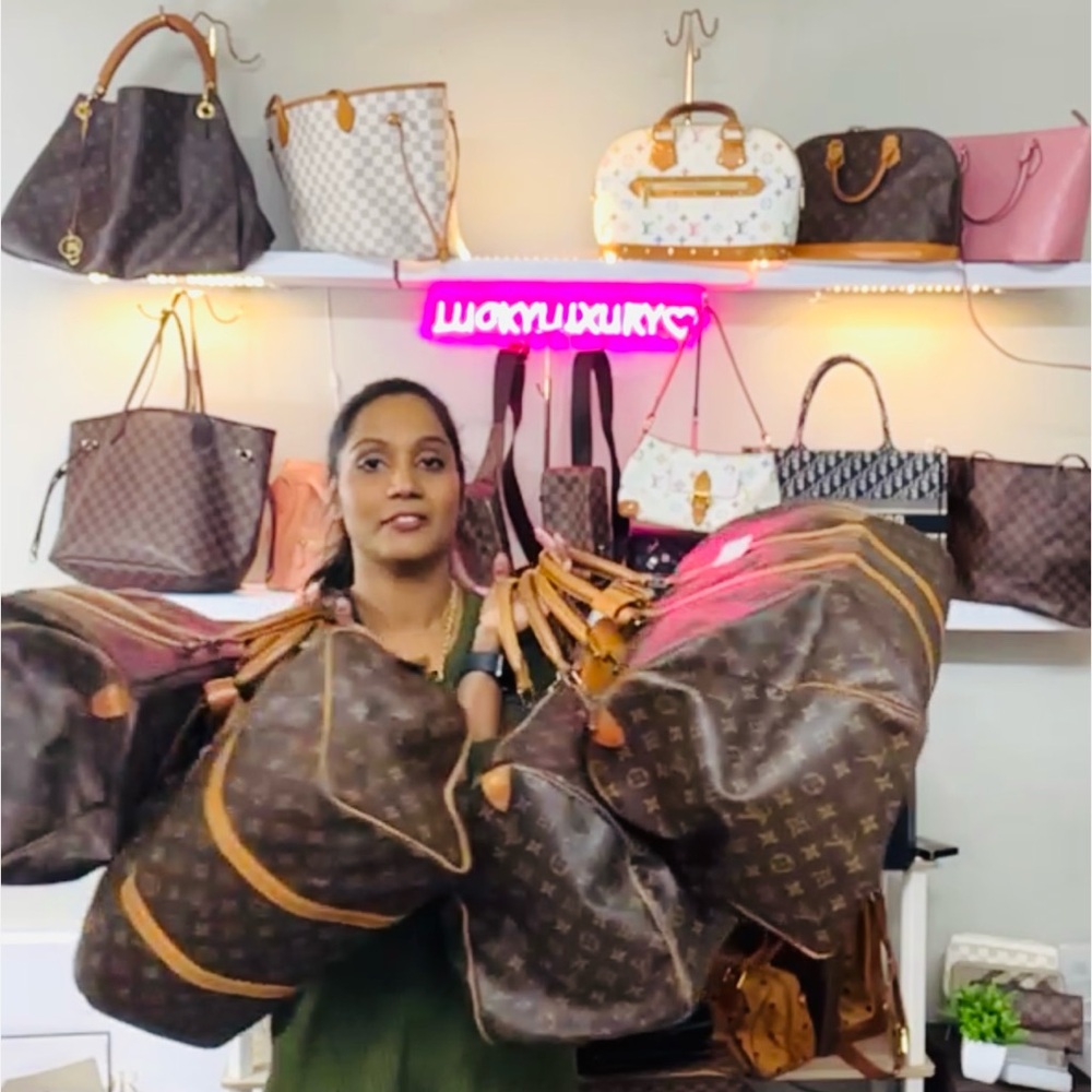 Lucky Is Live 🎁like this listing to get notified when I go live ❤️🩷 - Picture 6 of 16